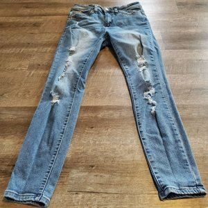YMI Wanna Better Butt Juniors 11/30 Denim Jeans Distressed Light Wash Ripped jea